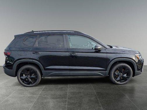 2025 Volkswagen Taos 1.5T SE Black