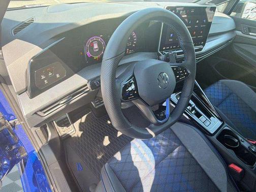 Lapiz Blue Metallic exterior 2026 Volkswagen Golf R 2.0T DSG