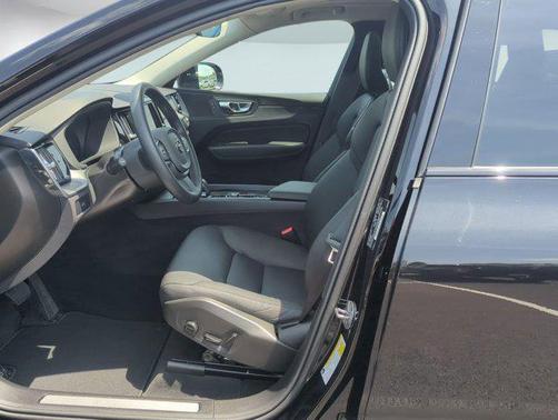 2025 Volvo XC60 B5 Core