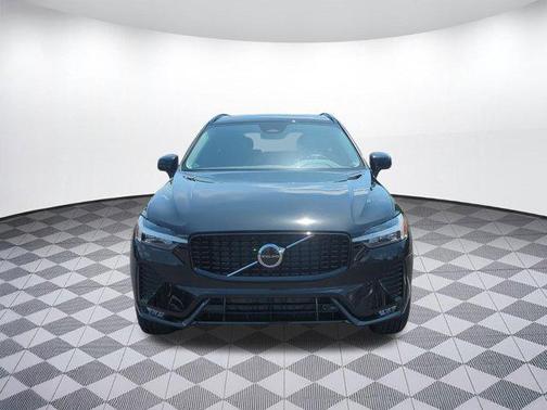 2025 Volvo XC60 B5 Core