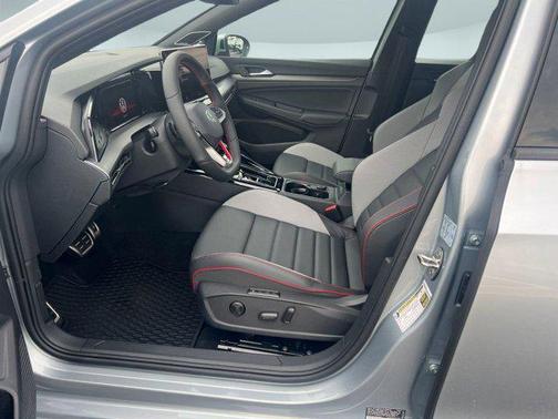 2025 Volkswagen Golf GTI 2.0T SE DSG