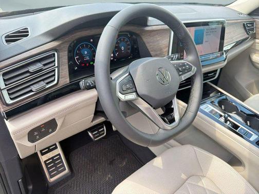 Avocado Green Pearl 2026 Volkswagen Atlas 2.0T SEL Premium R-Line 4MOTION