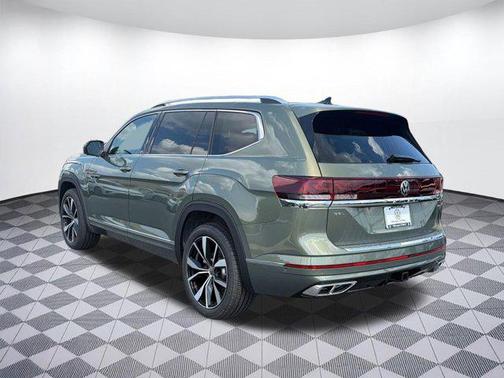 Avocado Green Pearl 2026 Volkswagen Atlas 2.0T SEL Premium R-Line 4MOTION