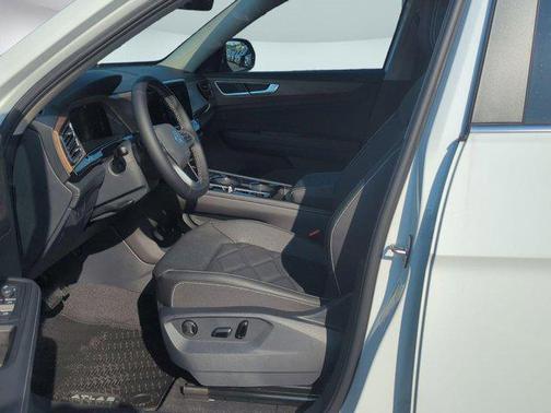 2025 Volkswagen Atlas 2.0T SE w/Technology 4MOTION