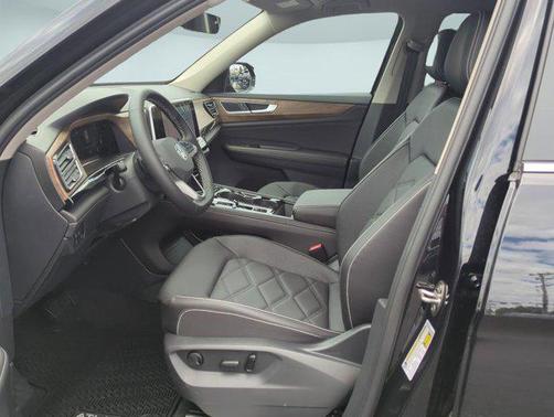 2025 Volkswagen Atlas 2.0T SE w/Technology 4MOTION