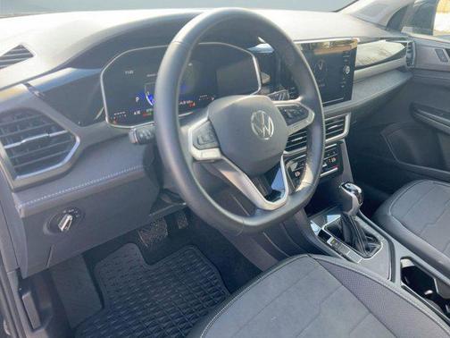 2025 Volkswagen Taos 1.5T SE Black