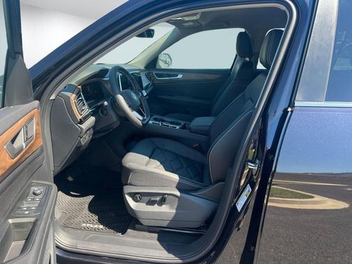 deep black pearl 2026 Volkswagen Atlas 2.0T SE
