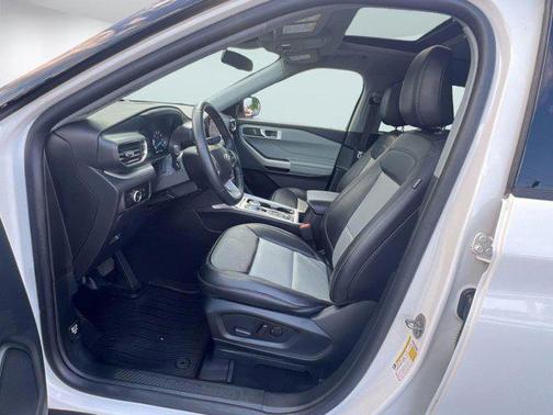 STAR WHITE MET TRI-COAT 2023 Ford Explorer XLT
