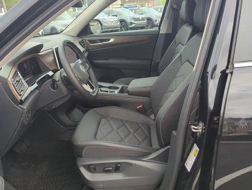 2025 Volkswagen Atlas 2.0T SE
