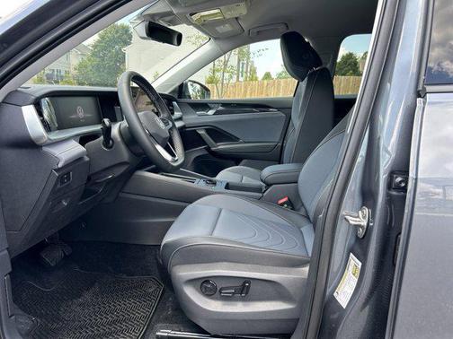 2025 Volkswagen Tiguan 2.0T SE 4MOTION