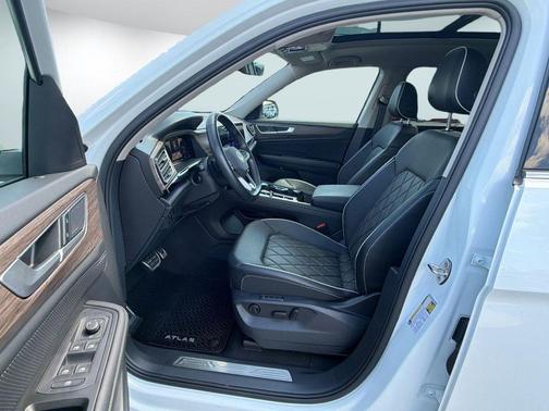 Opal White Pearl exterior 2026 Volkswagen Atlas 2.0T SEL Premium R-Line 4MOTION