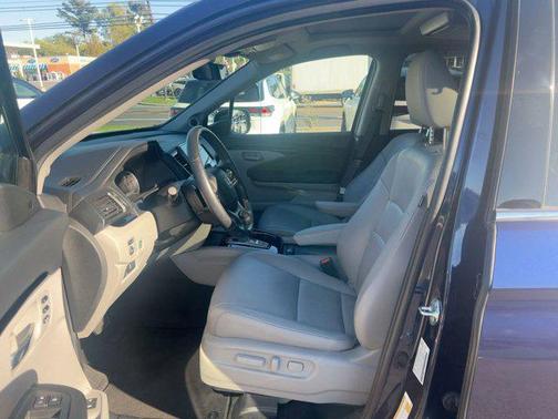 2022 Honda Pilot Touring 8-Passenger