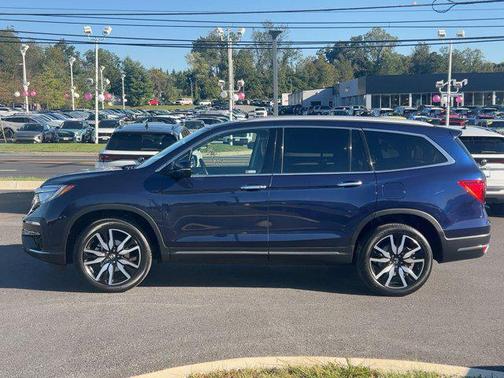 2022 Honda Pilot Touring 8-Passenger