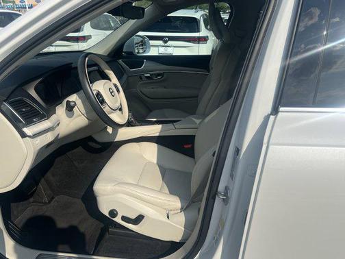 2021 Volvo XC90 T5 Momentum
