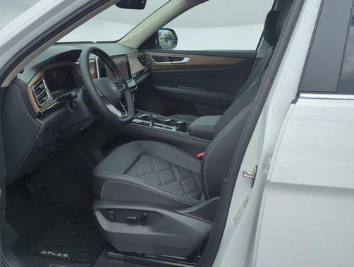 2025 Volkswagen Atlas 2.0T SE w/Technology 4MOTION
