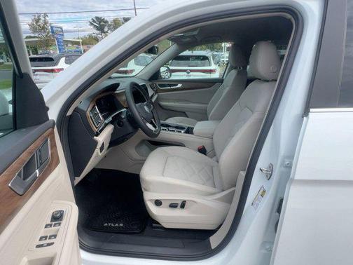 2026 Volkswagen Atlas 2.0T SE