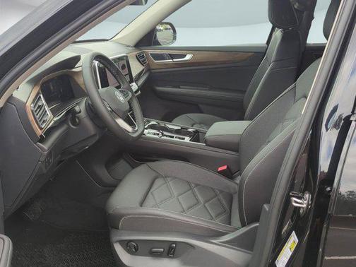 2025 Volkswagen Atlas 2.0T SE w/Technology 4MOTION