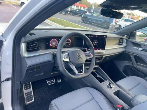 2026 Volkswagen Tiguan 2.0T SE R-Line Black 4MOTION