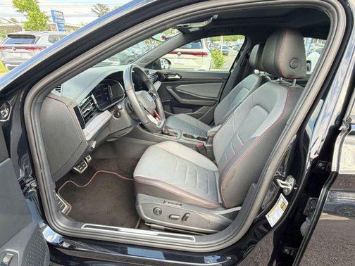 Deep Black Pearl 2025 Volkswagen Jetta GLI 2.0T Autobahn