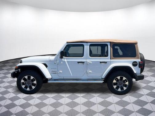 Bright White Clearcoat 2021 Jeep Wrangler Unlimited Sahara