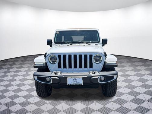 Bright White Clearcoat 2021 Jeep Wrangler Unlimited Sahara