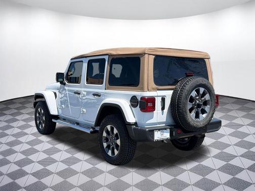 Bright White Clearcoat 2021 Jeep Wrangler Unlimited Sahara