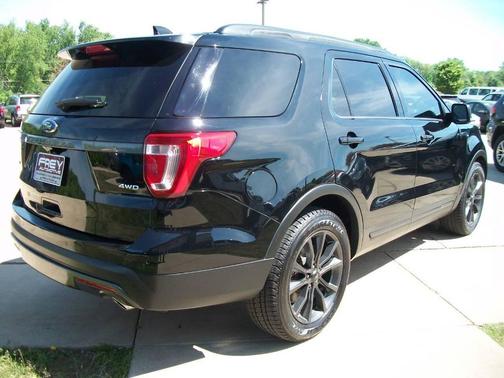 Magnetic Metallic 2017 Ford Explorer XLT