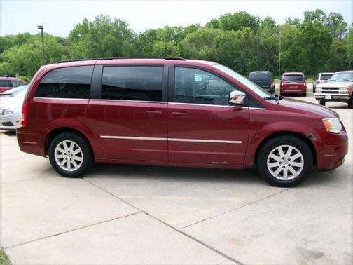 2010 Chrysler Town & Country Touring