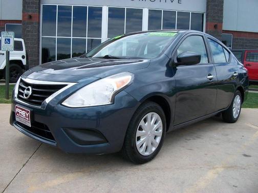 Blue 2016 Nissan Versa 1.6 SV