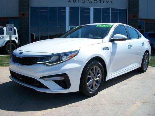 White 2019 Kia Optima LX