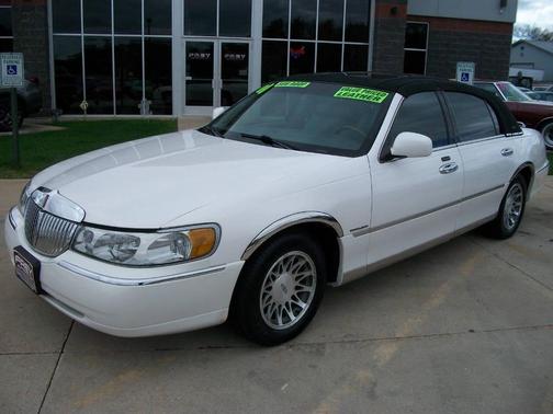 2001 Lincoln Town Car Signature