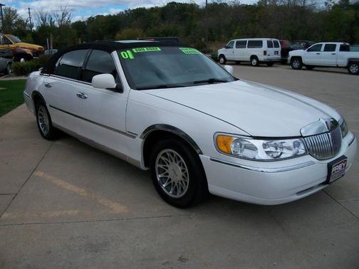 2001 Lincoln Town Car Signature