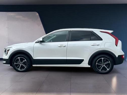 2023 Kia Niro LX