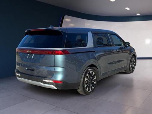 2023 Kia Carnival EX