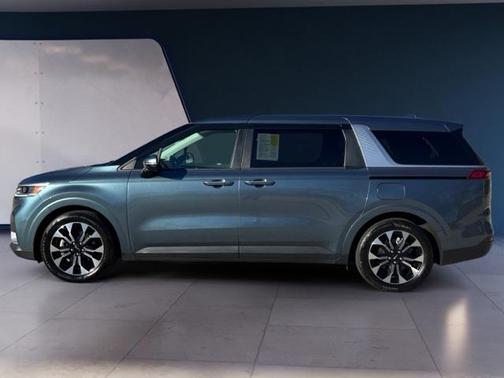 2023 Kia Carnival EX