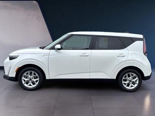 Snow White Pearl 2025 Kia Soul LX