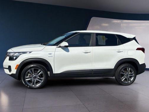 Snow White Pearl 2022 Kia Seltos LX