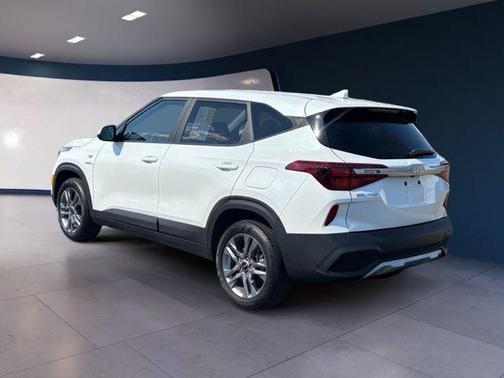 Snow White Pearl 2022 Kia Seltos LX