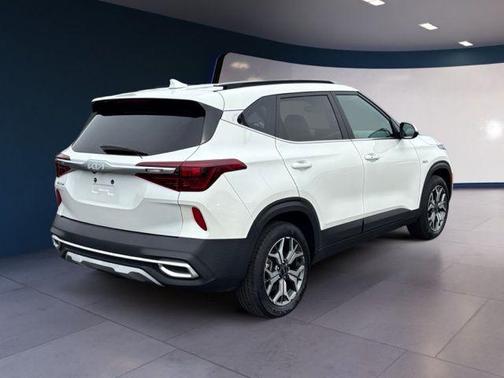 Snow White Pearl 2023 Kia Seltos EX