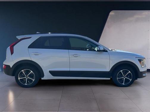 2023 Kia Niro EX