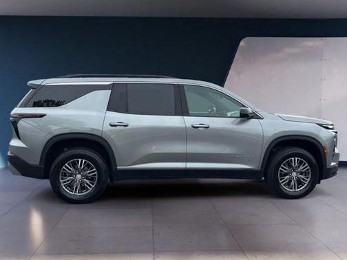 Sterling Gray Metallic 2024 Chevrolet Traverse LT