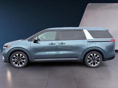 2023 Kia Carnival EX