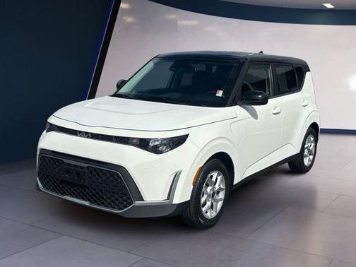 Clear White w/Black Roof 2023 Kia Soul S