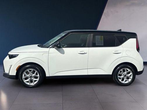 Clear White w/Black Roof 2023 Kia Soul S