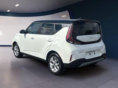 Clear White w/Black Roof 2023 Kia Soul S