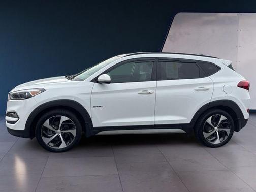 Dazzling White 2018 Hyundai TUCSON Value