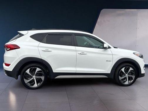 Dazzling White 2018 Hyundai TUCSON Value