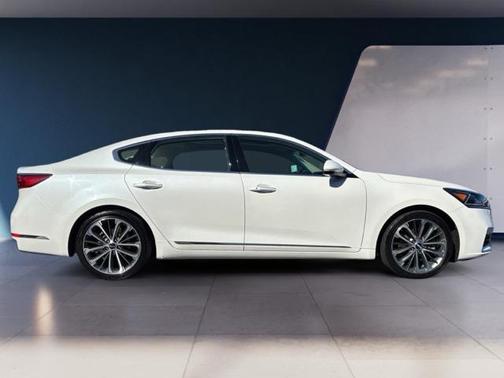 2019 Kia Cadenza Technology