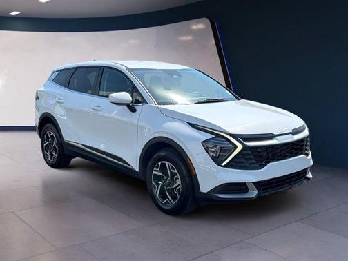 Glacial White Pearl 2025 Kia Sportage LX