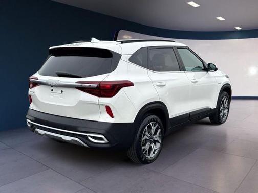 Snow White Pearl 2023 Kia Seltos EX